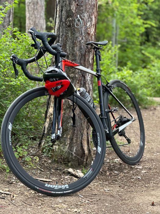 Шусеен full carbon Cube Attain