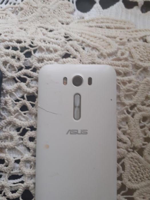 Vând foarte convenabil telefoane  display defect 10 lei bucata