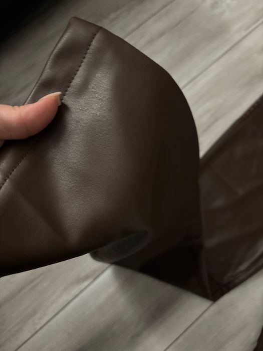 Pantaloni evazati, imitatie de piele