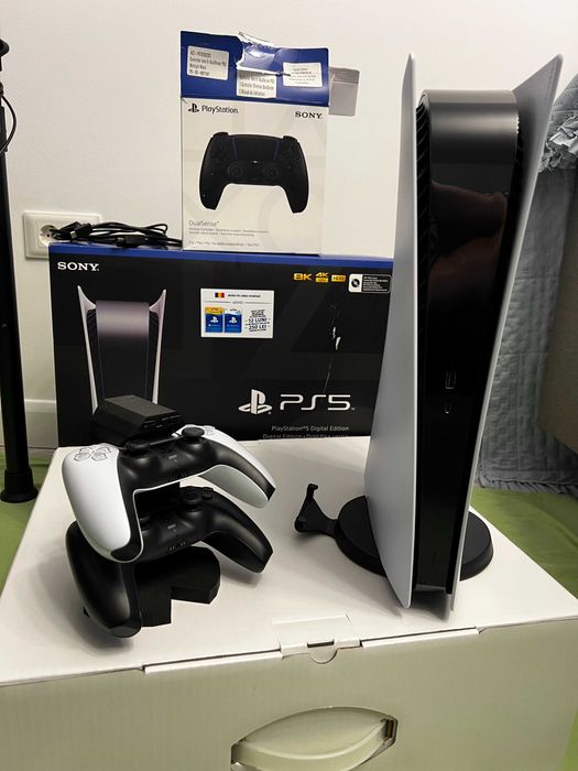PS5 - PlayStation 5 Digital Edition 825GB + 2 manete + cutie