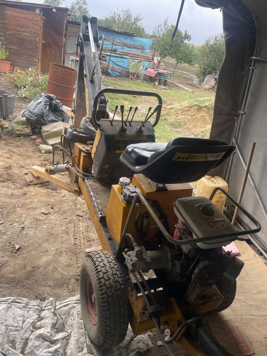 Miniexcavator cățărător planuri înclinate