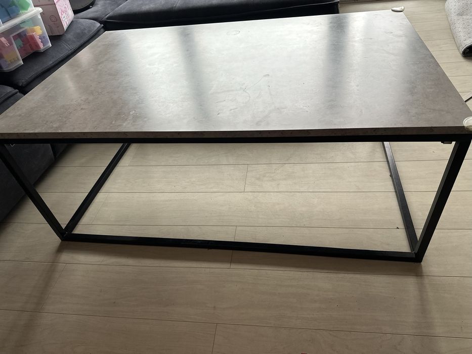 Маса с повдигащ механизъм