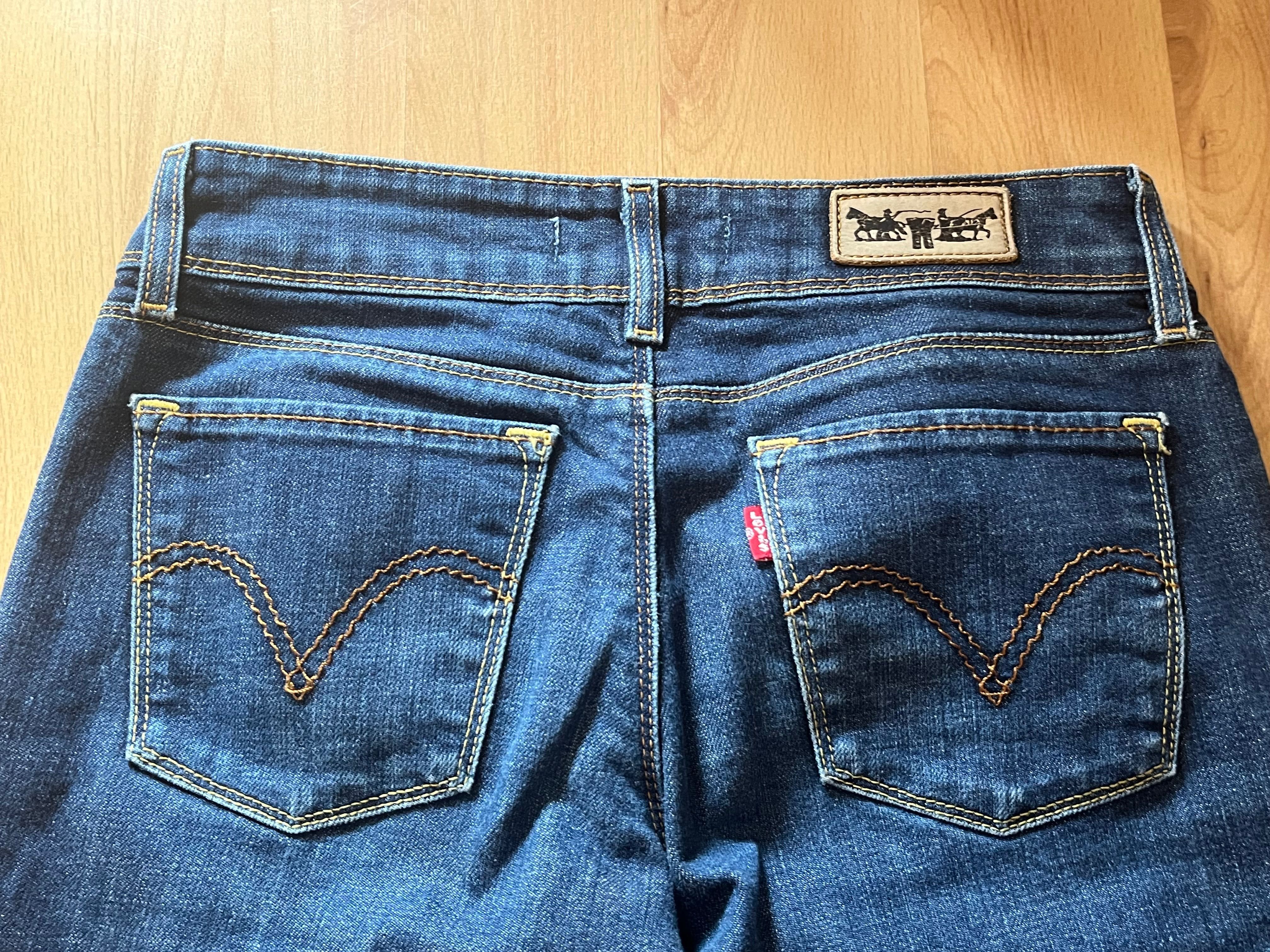 571 Levi’s Slim Fit Low Waist Jeans