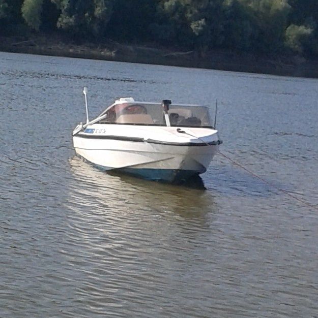 Barca Rio OLE 400 cu motor și peridoc