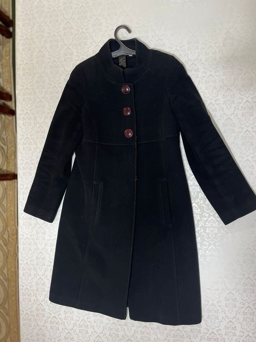 Красное пальто на девочку 2-3 класс,черное пальто размер44