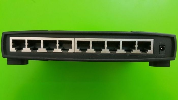 Switch CISCO (Linksys) EZXS88W 8 porturi