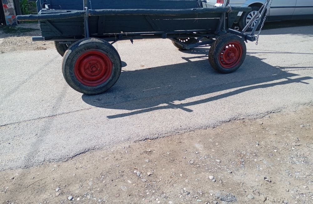 Vând căruță 2 cai