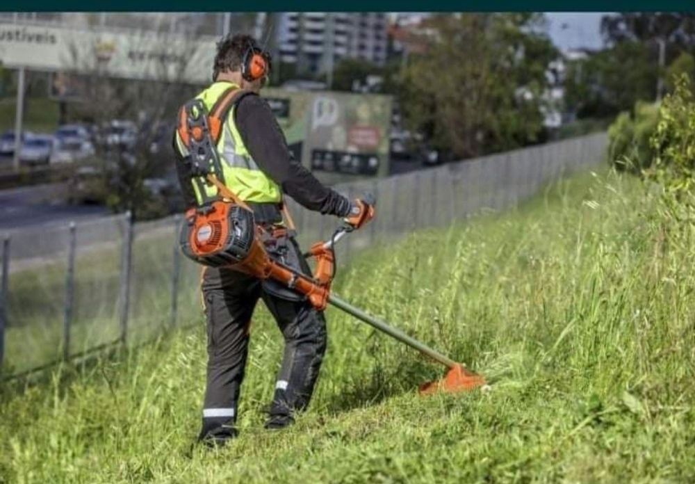 Construcții gard. Gard panou bordurat. Defrișat cosit terenuri
