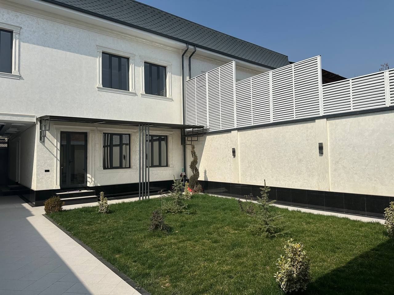 Продам новый евро дом Город Чирчик 3 сотки 3 уровня 6 комнат 450 м2