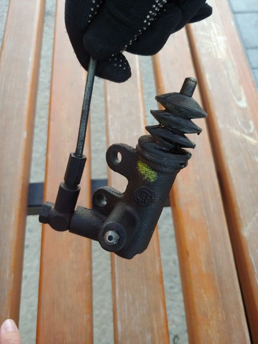 Рабочий цилиндр от камри 20