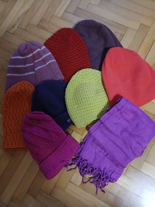 Шапки различни цветове