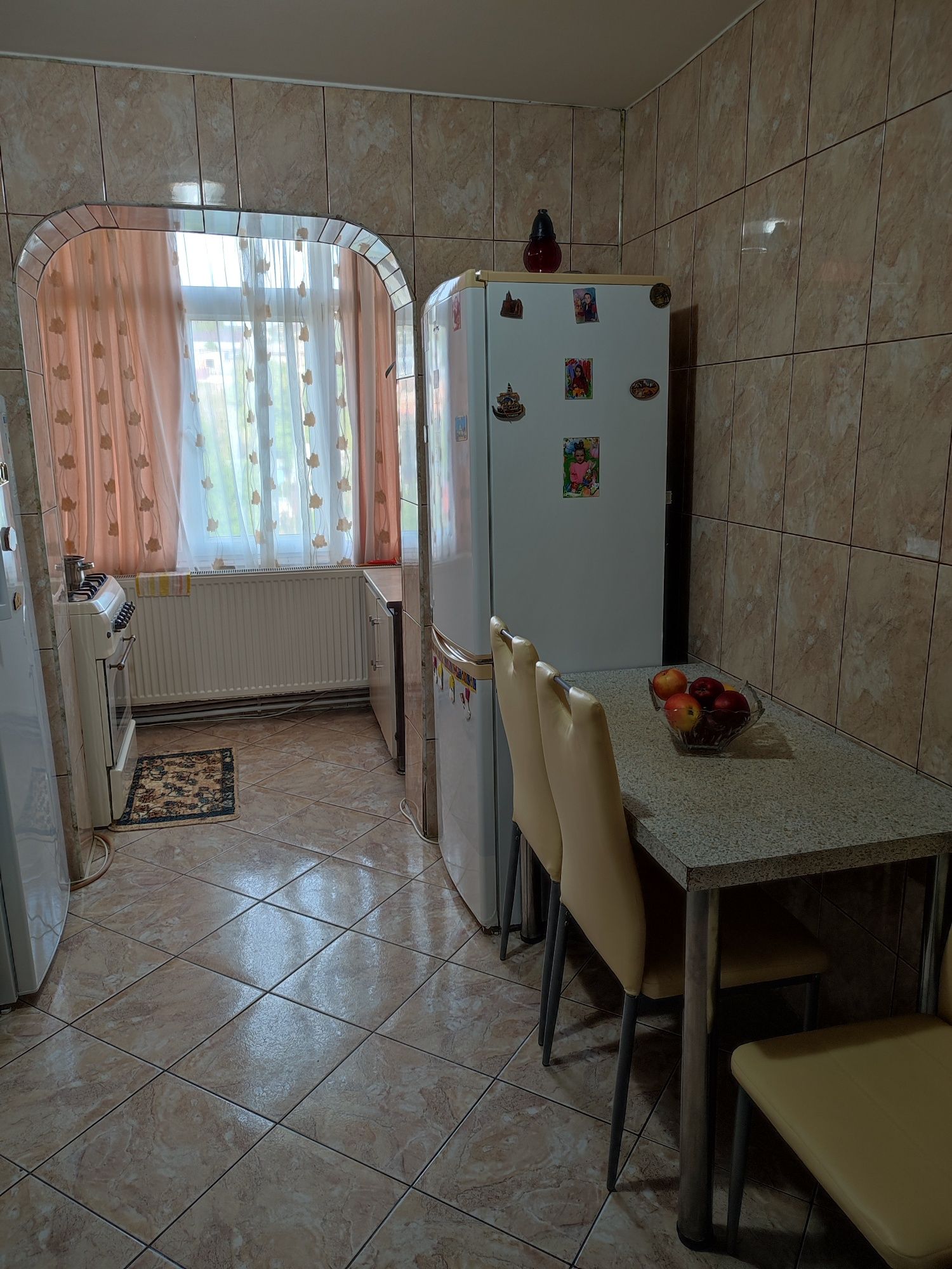 Vând apartament 2 camere zona centrală în Tg.Bujor