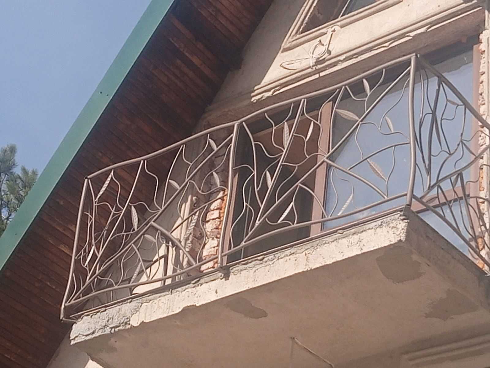 Парапети за стълбища и тераси,врати,,огради, навеси  от ковано желязо