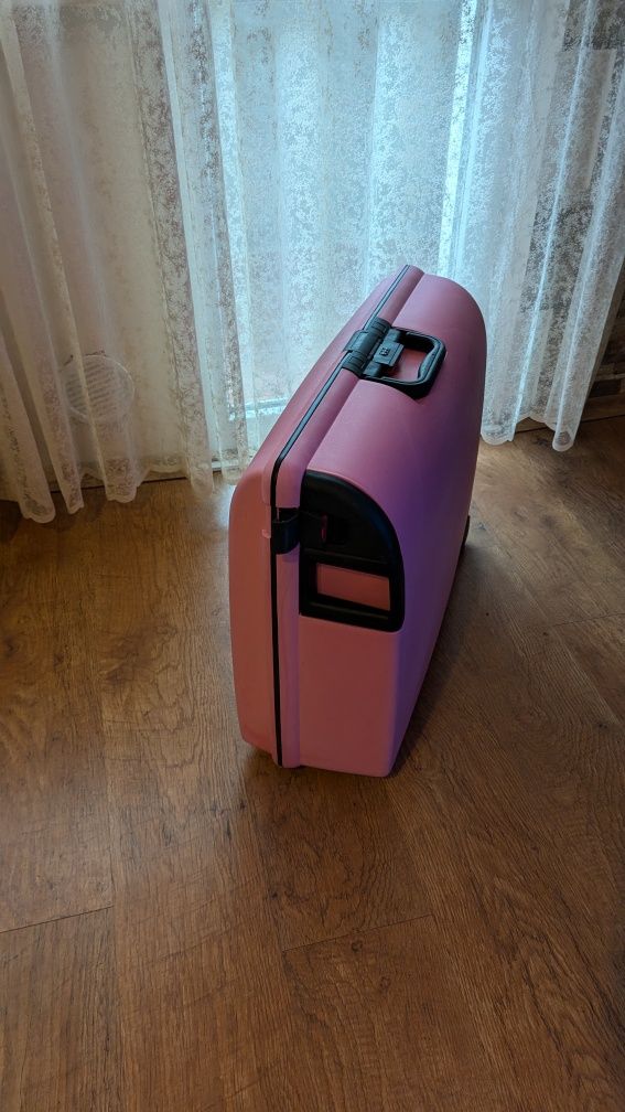 Куфар Carlton-Samsonite  .
