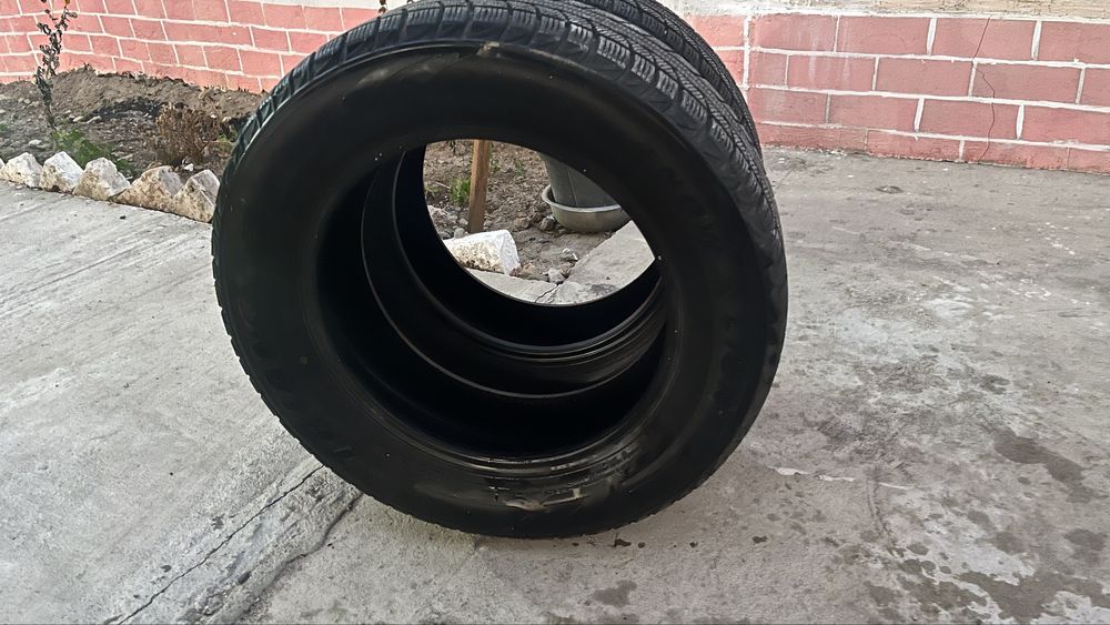 Зимняя резина. Размер 215/60/16. Отличное состояние 2 шт