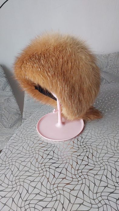 Женская меховая шапка из лисы