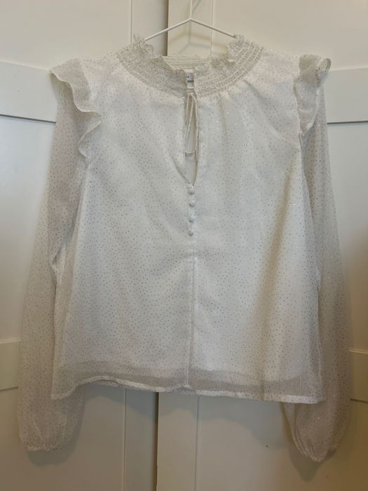 Бяла тюлена риза с къдрички