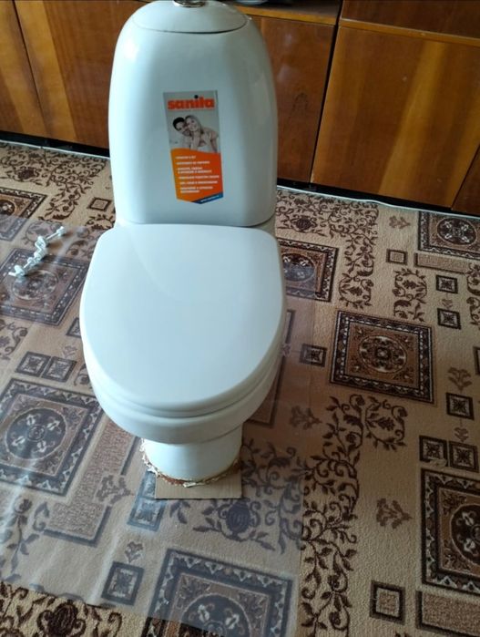 Продам унитаз в хорошем состоянии. Цена: 15 000 тг.