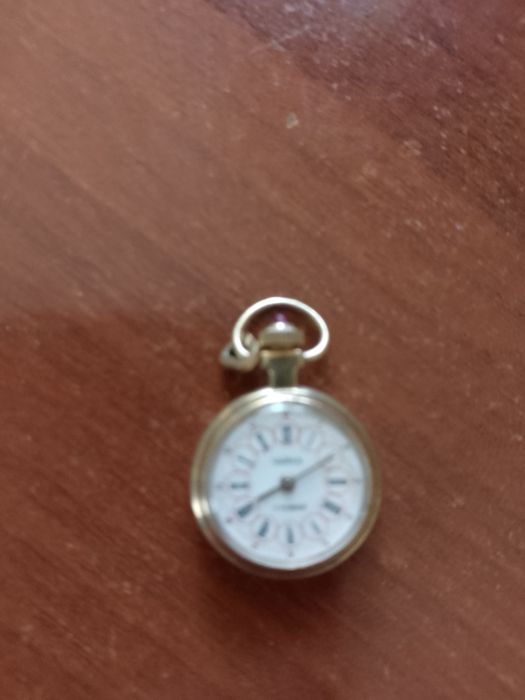 Позолоченные часы