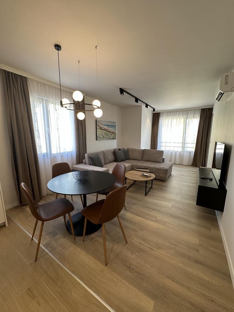Дава се под наем Тристаен апартамент в Пловдив, Остромила - 98 кв.м за 650 € - Снимка #1
