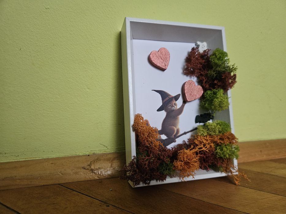 Tablou decorativ cu pisicuta si licheni