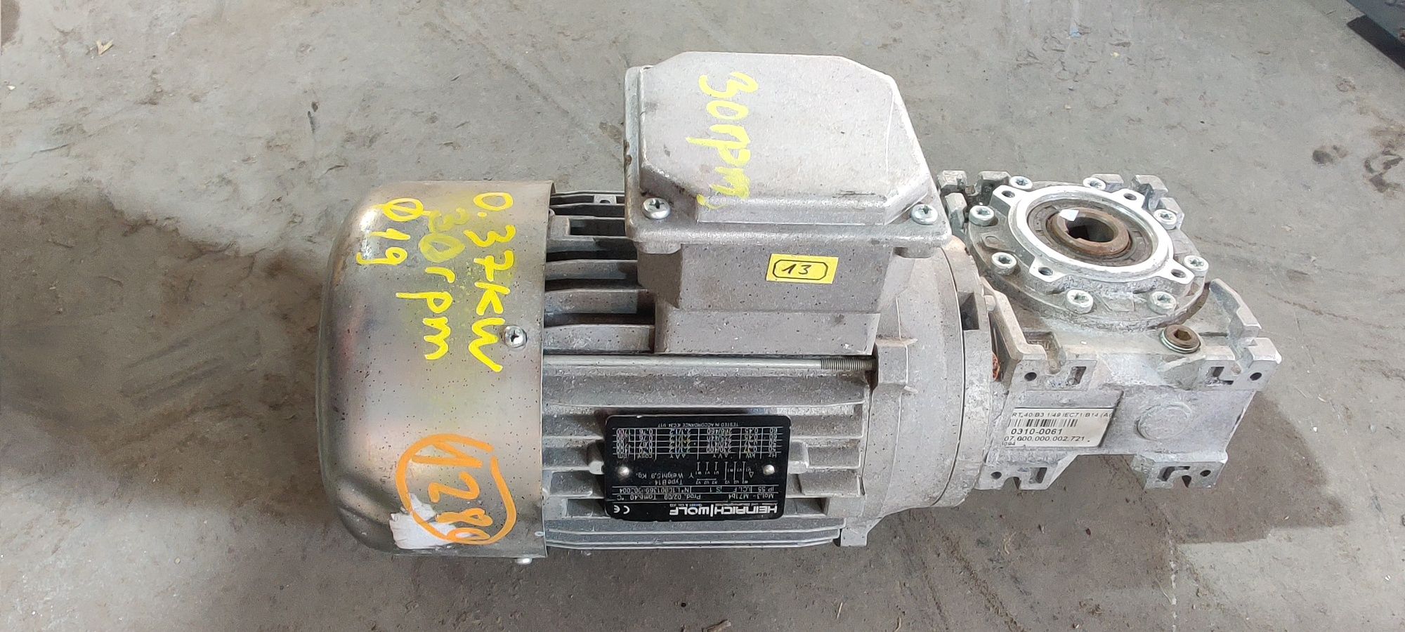 Motor electric trifazat cu reductor, 0.37kW, 30rpm, 380V