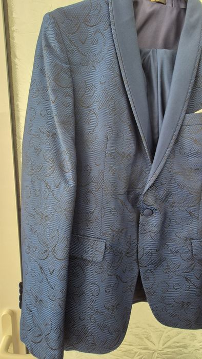 Costum barbati marimea 52