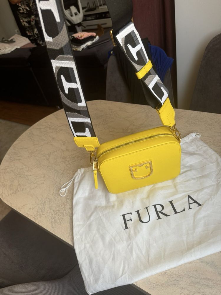 Нова жълта чанта Furla