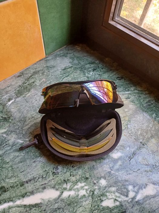 Okley, очки для активных  видов спорта.