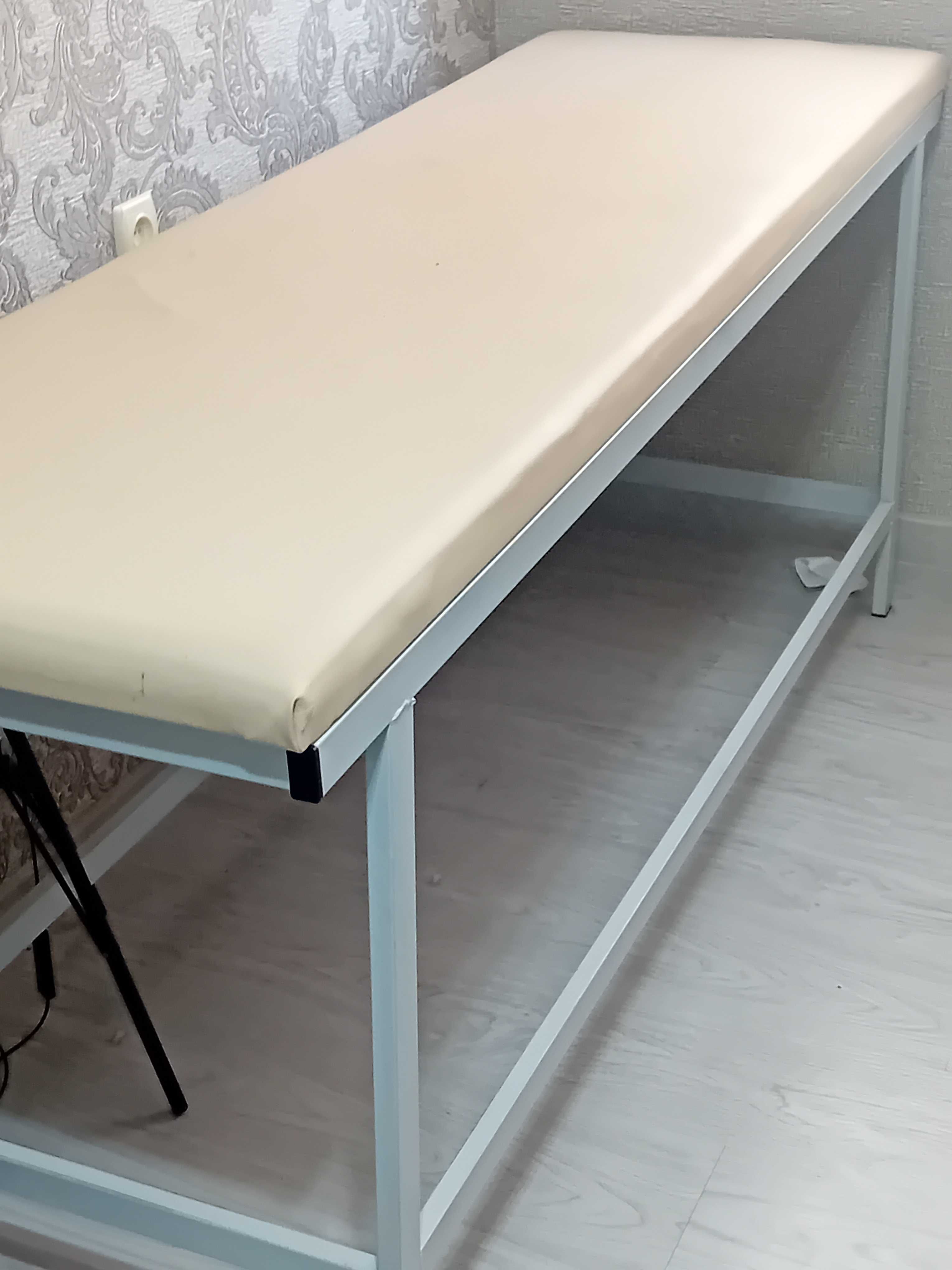 Кушетка сотилади