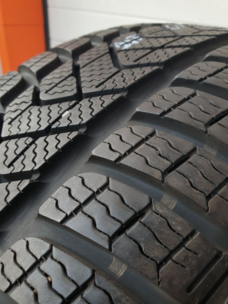 Зимни гуми 4 броя PIRELLI SotoZero3 215 60 R16 дот 2818