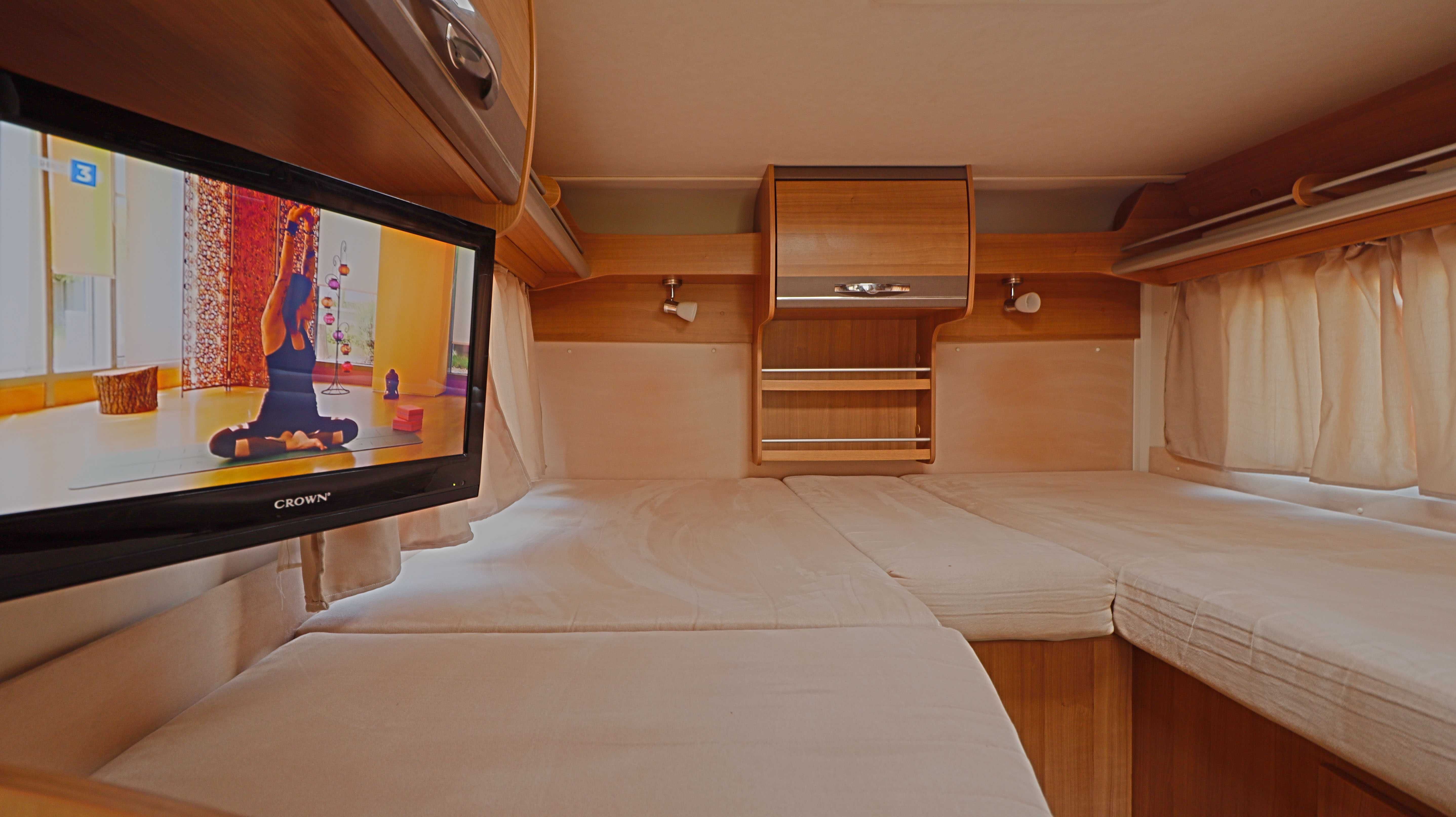 Инегриран Кемпер Hymer Exiss