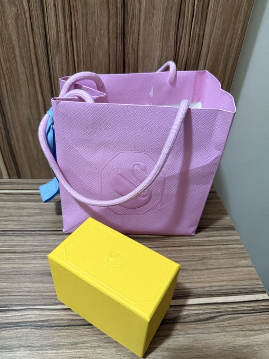 Златна гривна swarovski