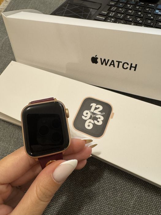 Apple Watch SE V2 40mm Gold