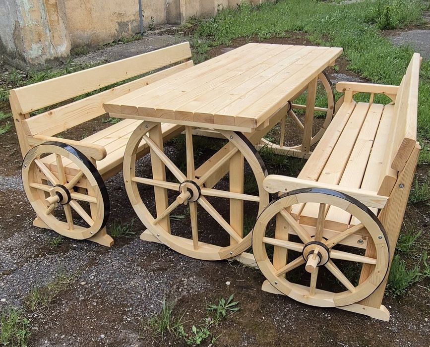 Masa cu bănci, confectionate manual din lemn