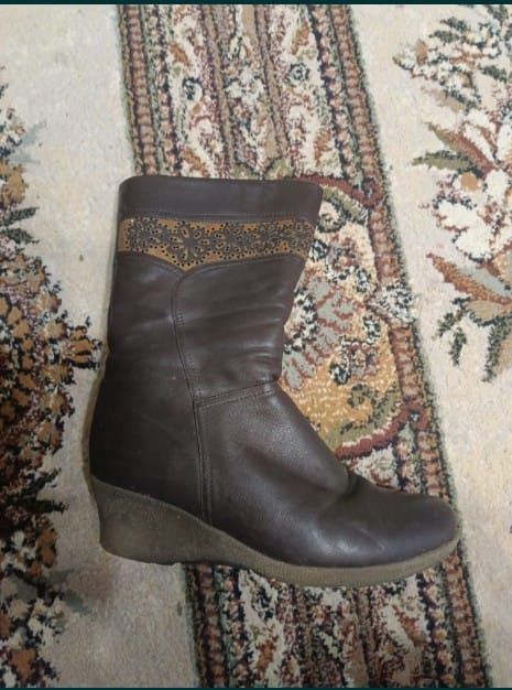 Продам женские сапоги.натуралка