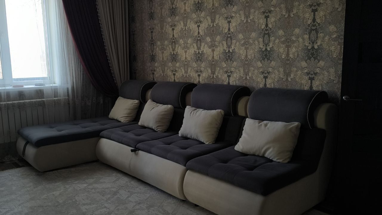 Продам Диван, длина примерно 4 метр