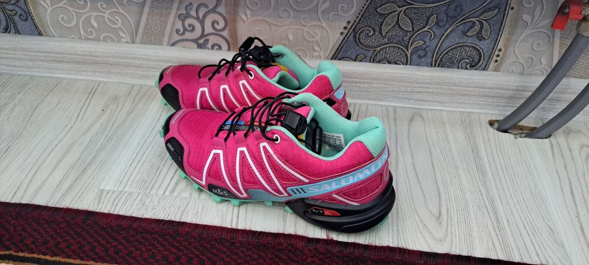 Salomon kross original. Razmer 39