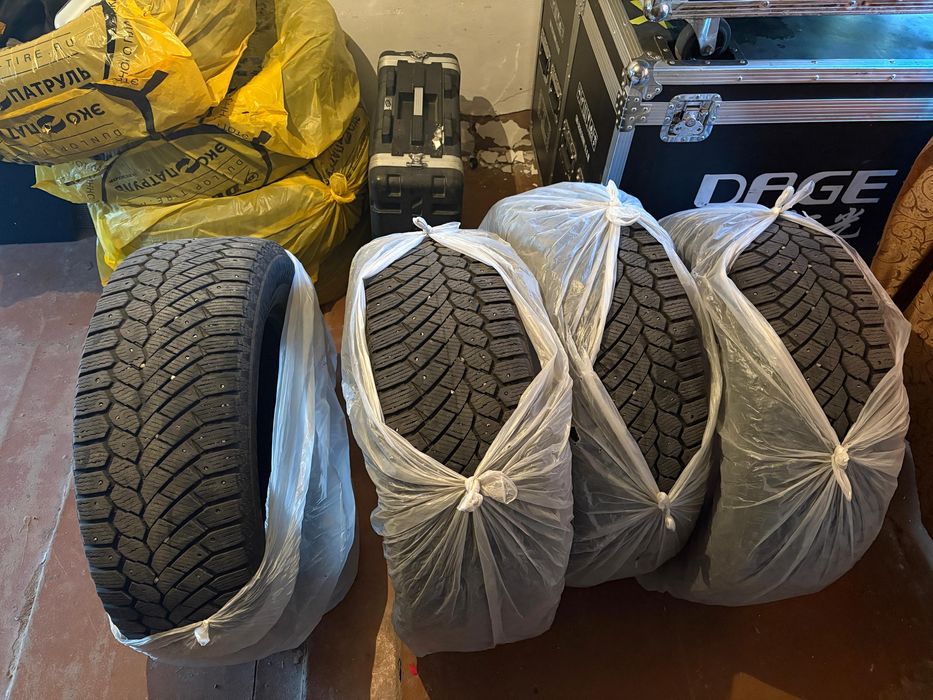 Продам Шипованные Шины 265/60/18