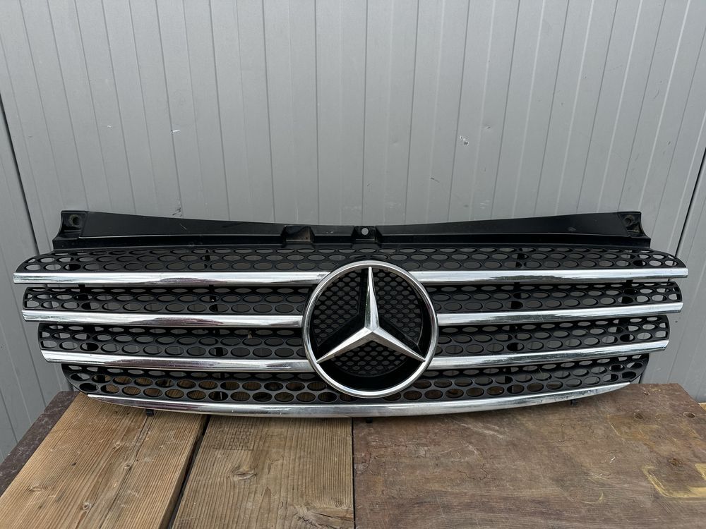Mercedes Viano предна решетка