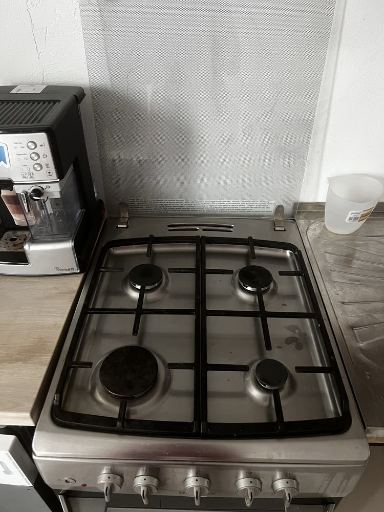Aragaz Hansa inox cu 4 ochiuri si cuptor electric – 350 lei