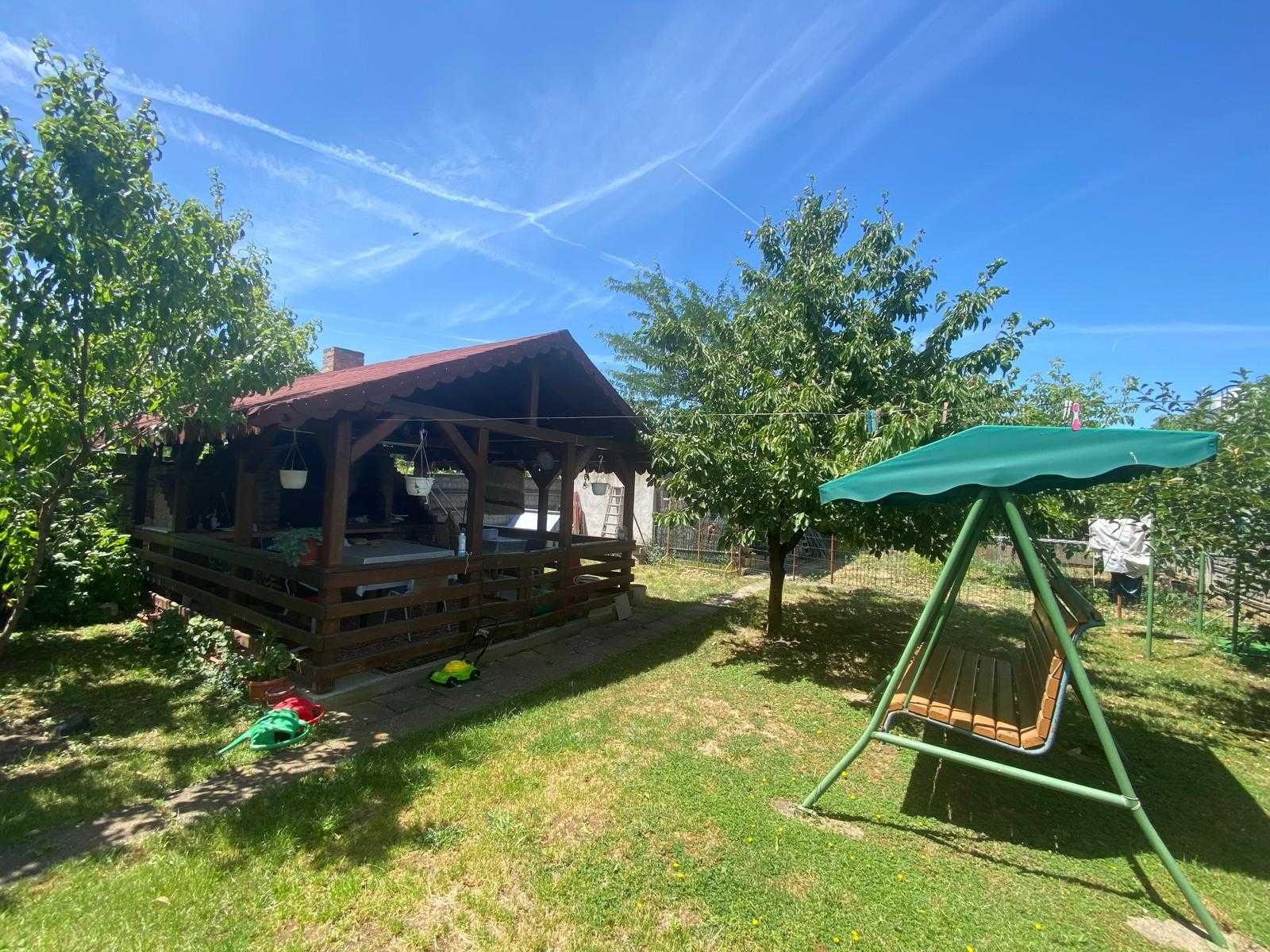 Vand Proprietate cu două case separate în aceeași curte, zona Cloșca