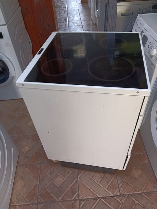 Свободно стояща печка с керамичен плот Voss  2 години Гаранция!