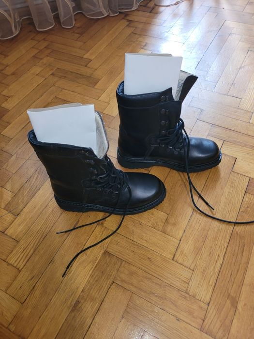 Vând bocanci militari NATO