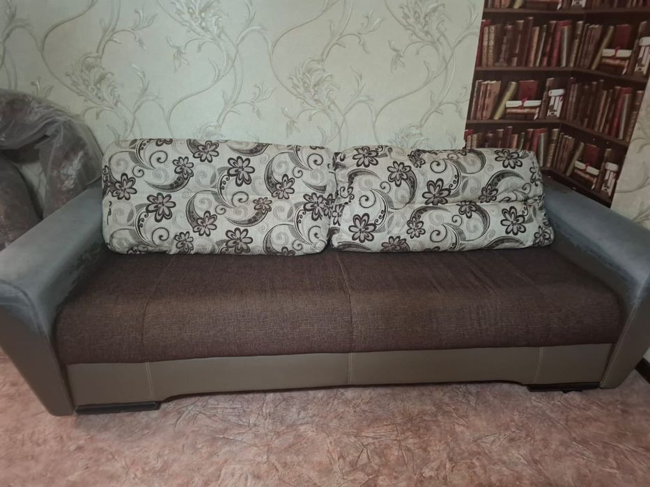 Продам диван в нормальном состоянии