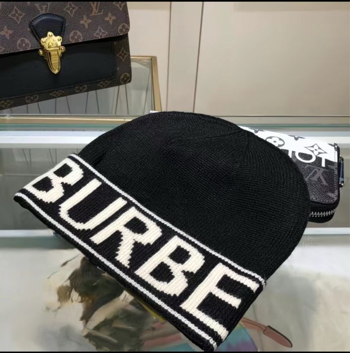 продается ушанка, шапка berberry