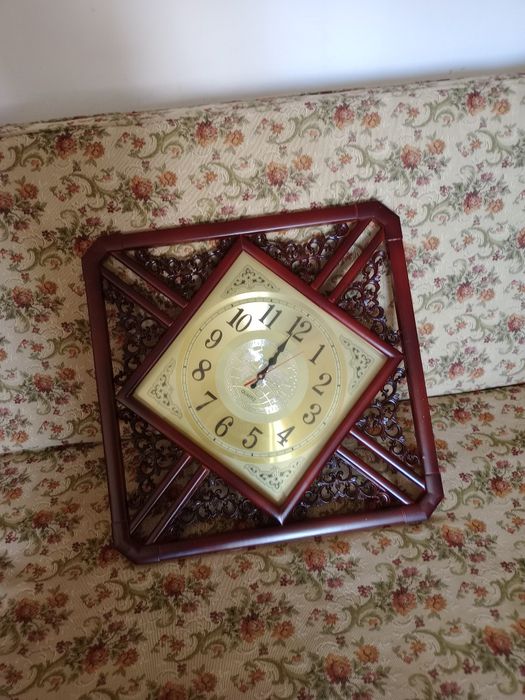 Ceas de perete vintage, ideal pentru pensiuni