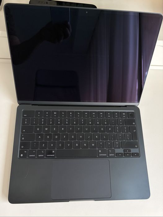MacBook Air M2 13.6” 8GB RAM 256GB SSD