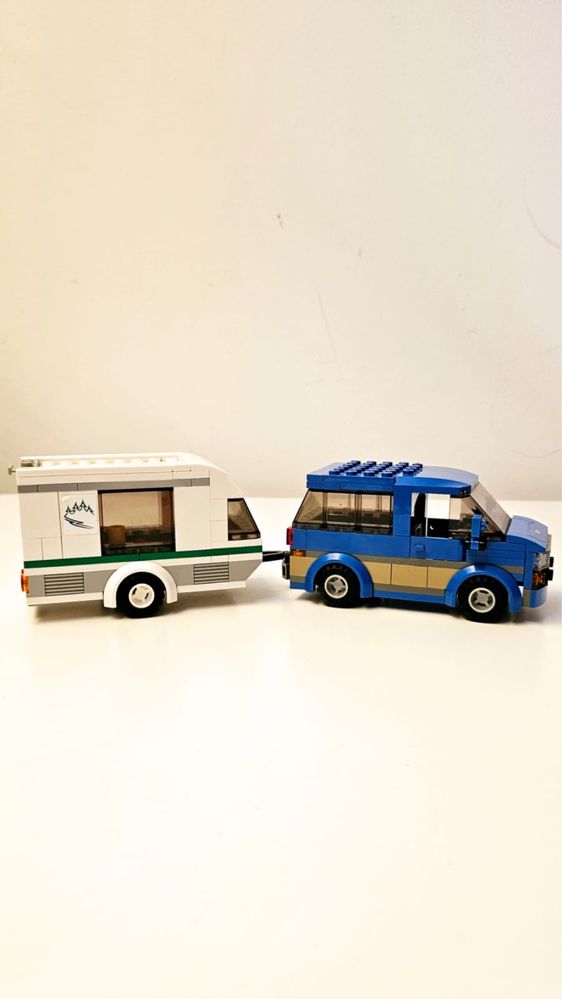 Lego City 60117 - Van & Caravan (2016)