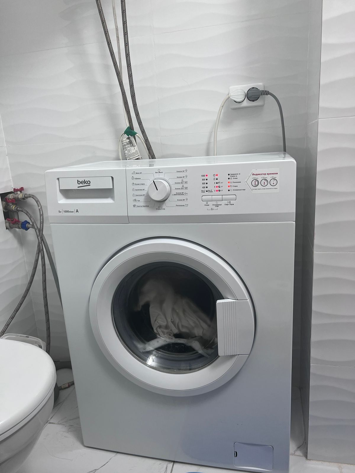 Продам стиральную машину в хорошем отличном  состоянии..в связи с пере